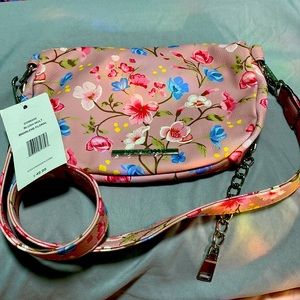 Steve Madden cross body / Fanny pack limited edition